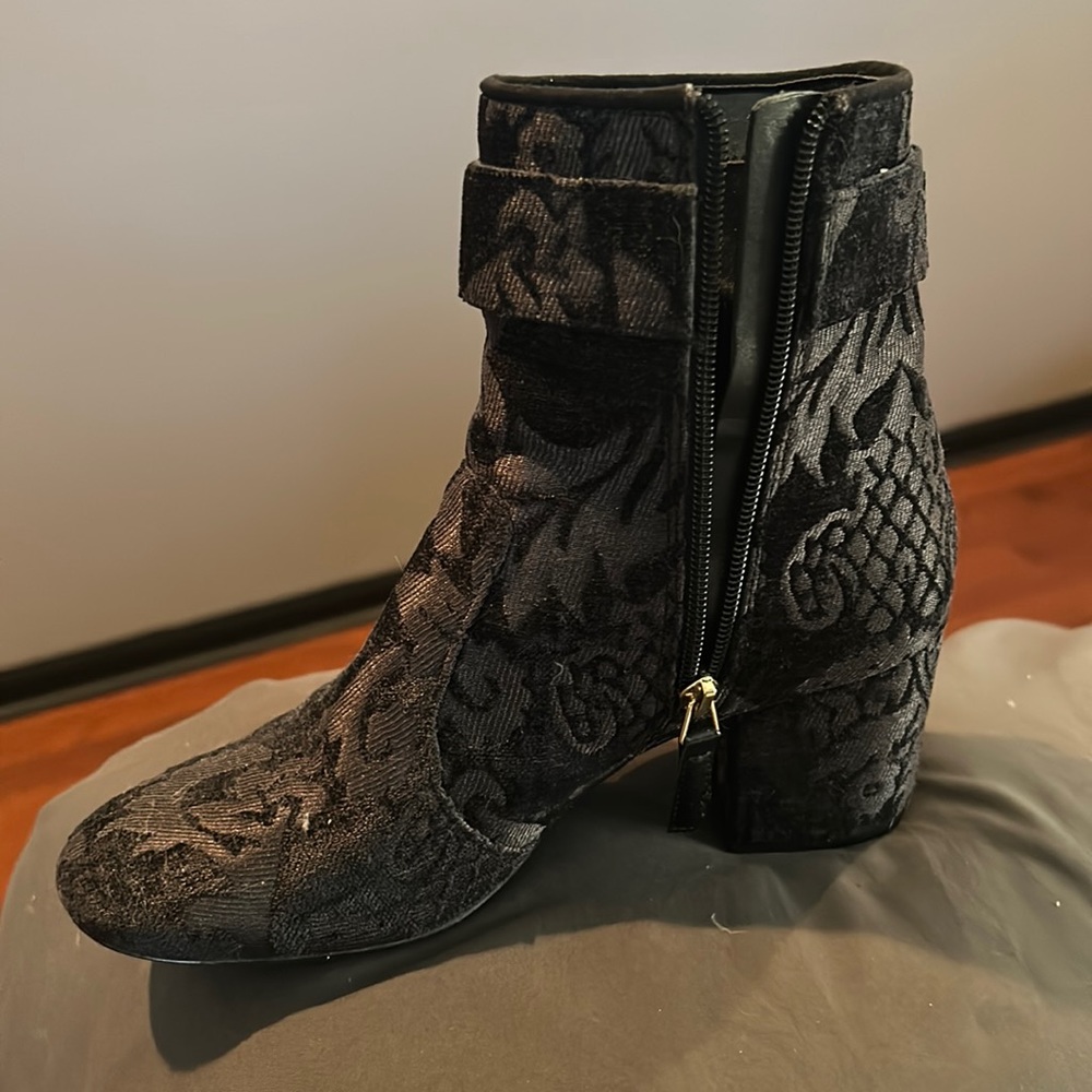 Nine West tapestry boot